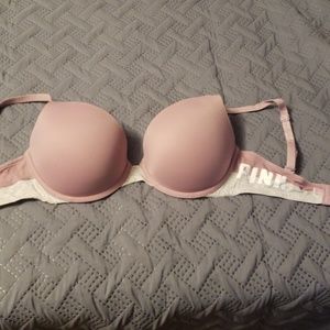 32 DD VS Pink Bra